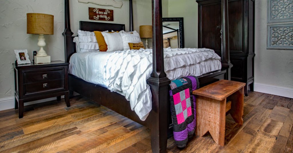A bedroom with Barnwood Oak flooring by Albany Woodworks.